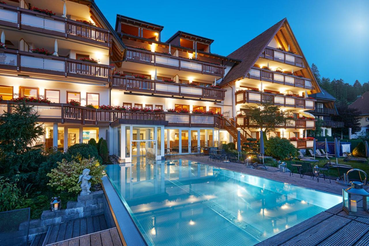 Erfurths Bergfried Ferien & Wellnesshotel Hinterzarten Exterior photo